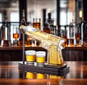 Tequila Vodka licor vidrio pistola revólver pistola whisky vasos conjunto decantador botella dispensador con 2 vasos de chupito