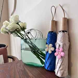 Sombrilla Plegable de 3 Pliegues con Protección UV, Doble Uso para Sol y Lluvia, Venta al por Mayor, Creativa, con Pegamento Negro y Logotipo - Product Image 2