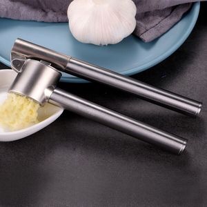 Presse-ail en acier inoxydable robuste pour la cuisine domestique, facile à utiliser et à nettoyer - Product Image 3
