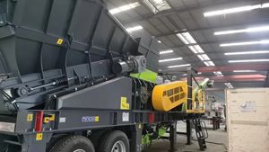 מגרסת לסת ניידת TIANKE עם מנוע AC ומסבים, קיבולת 300-500 טון/שעה, מכונת גריסה ניידת למחצבות - Product Image 3