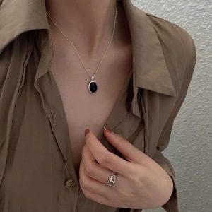 Collar con colgante de ágata negra de Plata de Ley S925 para mujer, diseño geométrico sencillo y elegante para uso diario, bisel de forma ovalada - Product Image 1