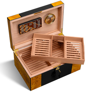 Humidor <span class=keywords><strong>de</strong></span> <span class=keywords><strong>Cedro</strong></span> Lacado <span class=keywords><strong>de</strong></span> Alto Brillo Hecho a Mano, Moderno, <span class=keywords><strong>de</strong></span> Gran Capacidad, con Humidificador e Higrómetro - Product Image 2