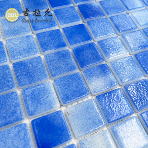 Mosaicos de Vidrio Iridiscente Azul Premium para Interiores de Yates y Diseño de Baños Marinos - Product Image 6