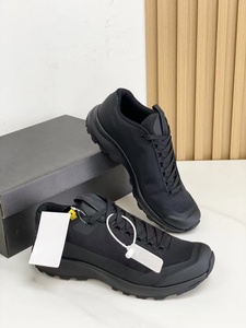 Chaussures de course décontractées légères, nouvellement conçues et personnalisées, avec une imperméabilité extérieure de haute qualité et des caractéristiques de rehaussement. - Product Image 2