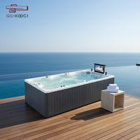Baignoire extérieure au design moderne et bain à remous avec massages et jets pour villas et piscines