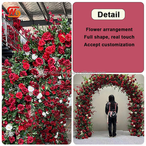 Arco de Entrada Grande con Rosas Rojas para Ceremonia de Boda Elegante - Product Image 2