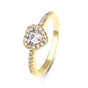 Mode à la mode 18K plaqué or glacé bague d'éternité rose CZ cubique Zircon coeur anneaux pour femmes filles