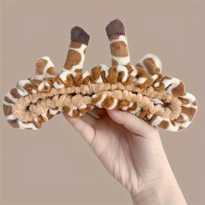 Vente en gros Bandeau en bois de <span class=keywords><strong>girafe</strong></span> bicolore pour filles Attache à cheveux en peluche douce pour une coiffure de fête mignonne - Product Image 2