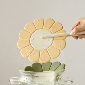 Hot Sale Creative Sunflower Silicone Dining Table Anti-Scalding Pot Holders High Temperature Resistant Trivet <b>Mat</b> for Kitchen - Product Image 3