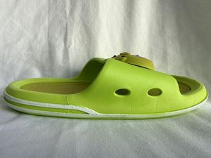 Ciabatte Verdi con Punta Aperta, Tomaia in PVC, Suola in EVA Antiscivolo, per Tutte le Stagioni, da Indossare in Casa - Product Image 1