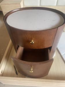 Table de chevet populaire faite à la main, style moderne et luxueux, en bois massif durable, multifonctionnelle pour chambre et salon, avec 2 tiroirs - Product Image 4