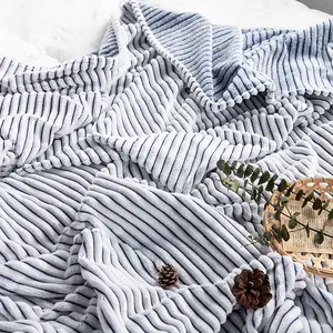 Оптовая продажа, супермягкое простое легкое Фланелевое Флисовое одеяло в полоску с логотипом на заказ для домашнего декора