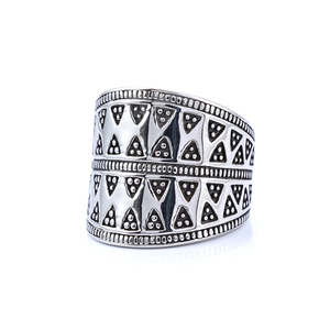 Perles de <span class=keywords><strong>barbe</strong></span> <span class=keywords><strong>Viking</strong></span> en acier inoxydable Runes Vikings nordiques de haute qualité Perles en argent antique Anneaux triangulaires <span class=keywords><strong>Viking</strong></span> pour hommes et femmes - Product Image 1