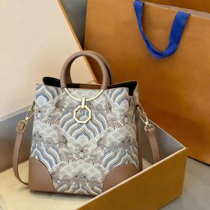 Sacs à main pour femmes de style designer de haute qualité avec portefeuilles élégants et luxueux, sacs à bandoulière pour femmes à usage unique - Product Image 1