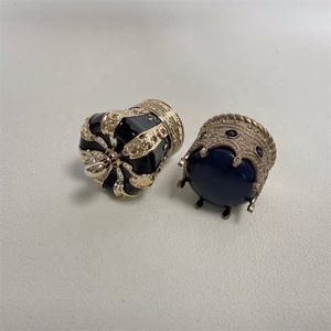 Tapa de Perfume de Lujo con Forma de Corona, Personalizable con Logotipo del Fabricante, 15mm, Plástico, Diseño Único - Product Image 6