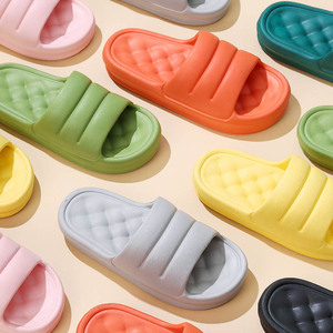 Verano <span class=keywords><strong>Eva</strong></span> antideslizante hogar para zapatillas estera de ducha de <span class=keywords><strong>goma</strong></span> impresa amortiguación transpirable para mujeres zapatillas de masaje con sensación de caca - Product Image 4