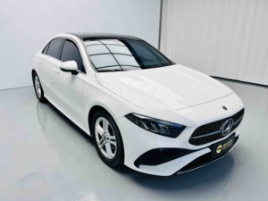 <span class=keywords><strong>Mercedes</strong></span> A180L 2023 Usado <span class=keywords><strong>a</strong></span> Bajo <span class=keywords><strong>Precio</strong></span>, Turbo Izquierdo, Pantallas Dobles de 10.25'', Caja de Cambios 7DCT, Techo Panorámico, Bajo Kilometraje, Sedán de Lujo - Product Image 3