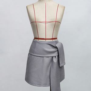 Vente en gros de jupes mini à manches rayées de couleur unie pour femmes, de haute qualité, personnalisées OEM/ODM - Product Image 2