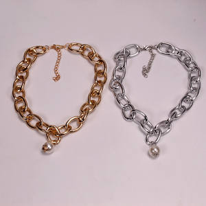 Collar de perlas con cadena gruesa dorada y colgante de perla para mujer, uso diario. - Product Image 3