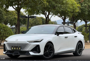 Voitures <span class=keywords><strong>d</strong></span>'<span class=keywords><strong>occasion</strong></span> Changan UNI-V 2023 1.5T Édition Prestige Voiture compacte Essence Berline à hayon Véhicules <span class=keywords><strong>d</strong></span>'<span class=keywords><strong>occasion</strong></span> Voitures <span class=keywords><strong>d</strong></span>'<span class=keywords><strong>occasion</strong></span> <span class=keywords><strong>pas</strong></span> chères à vendre - Product Image 2