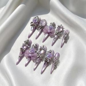 Uñas Postizas Hechas a Mano al por Mayor, Extra Largas, Estilo Stiletto, con Adornos 3D para Gala, Juego <span class=keywords><strong>de</strong></span> Uñas Artificiales <span class=keywords><strong>de</strong></span> Lujo, Venta al por Mayor - Product Image 1