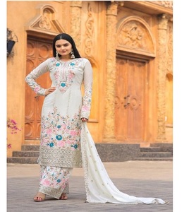 Ensemble Kurti Dupatta en soie Chinon exclusif avec tissu de qualité supérieure et travail manuel attrayant, adapté aux tenues de soirée - Product Image 3