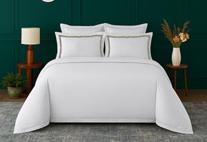 Funda de Almohada con Borde de Cuentas Verdes |   Funda de Cojín de Calidad Premium, Detalle de Borde con Cuentas Hechas a Mano, Diseño Elegante en Verde - Product Image 3