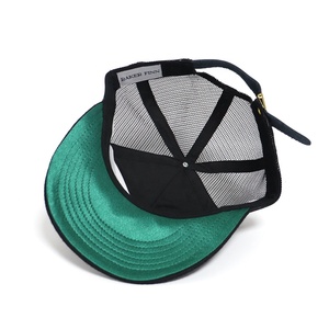 Precio bajo, venta al por mayor, lana, 5 paneles, bordado, logotipo personalizado, clásico, negro, sombrero de malla, ala plana, perfil bajo, transpirable, gorras de camionero antiguas - Product Image 5