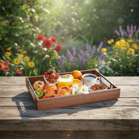 Plateau de service décoratif personnalisé en bois avec poignées métalliques pour la maison et l'hôtel
