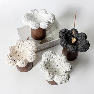Porte-encens et support en forme de fleur en bois et céramique de style minimaliste moderne haut de gamme pour la décoration de la chambre à coucher, de la salle de bain et de la maison - Product Image 3