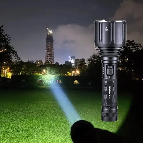 Torcia tattica a lungo raggio da 1 km 1200 lumen Nextorch P82 torcia a led linterna a lunga distanza