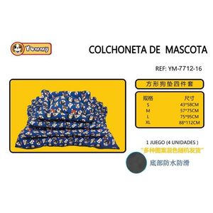 Set di Quattro Tappetini per Cani con Fondo Antiscivolo Quadrato e Motivo, Eleganti Lettini per Animali Domestici - Product Image 1