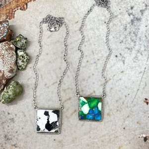 สร้อยคอเงินแท้ทำมือ รูปควายขาว นกยูง และดอกดาห์เลีย ทรงสี่เหลี่ยม ของขวัญเครื่องประดับสำหรับงานปาร์ตี้ - Product Image 1