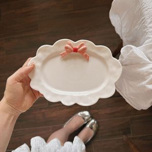 Assiette à gâteau <span class=keywords><strong>en</strong></span> céramique blanche peinte à la main, style rétro, design luxueux léger, passe au micro-ondes, plat de service décoratif, <span class=keywords><strong>vaisselle</strong></span> de table pour la maison - Product Image 3