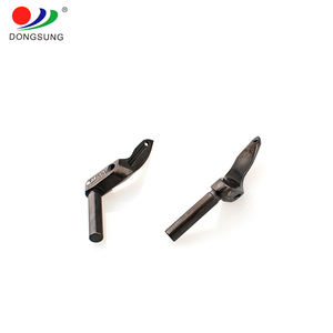 204949 Looper courbé pour machine à coudre surjeteuse Pegasus M700 L52-13 à trois et quatre fils - Product Image 4