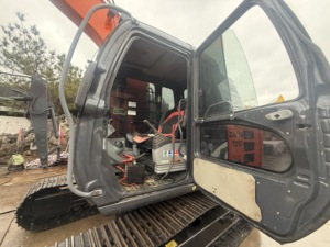 รถขุดตีนตะขาบ HITACHI ZX120 มือสอง ขนาด 12 ตัน 66 กิโลวัตต์ ได้รับการรับรองมาตรฐาน CE ระดับ Tier4 ปริมาตรบุ้งกี๋ 0.52 ลูกบาศก์เมตร เหมาะสำหรับงานก่อสร้างหนัก - Product Image 6
