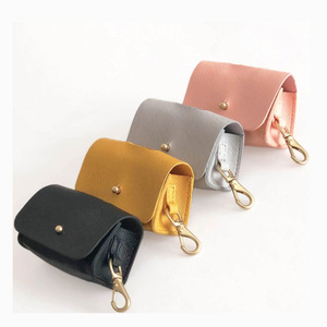 Dispensador de bolsas para excrementos de mascotas de cuero PU personalizado, bolsa de almacenamiento portátil para bolsas de basura para perros al aire libre. - Product Image 2