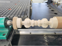 Routeur CNC 4 axes ATC T9-1325 pour le travail du bois, personnalisable en gros, avec axe rotatif, moteur de broche Syntec 9KW et moteur à roulement