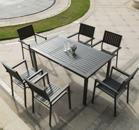 Ensemble de salle à manger de patio pliable toutes saisons 4 places avec table carrée en composite bois-plastique et chaises pliantes pour jardin et balcon