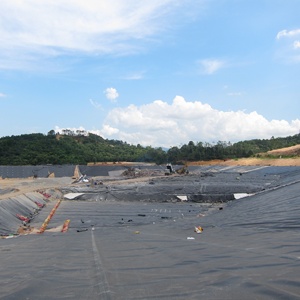 0.5mm <span class=keywords><strong>geomembrane</strong></span> giá thông tư xe tăng <span class=keywords><strong>geomembrane</strong></span> 1mm 1.5mm HDPE đập ao lót CuộN <span class=keywords><strong>geomembrane</strong></span> giá biodigestor nuôi trồng thủy sản - Product Image 2