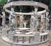 Grand gazebo de jardin en marbre blanc avec toit en fer pour mariage en plein air
