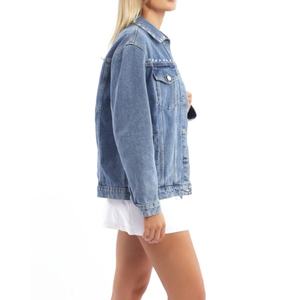 Chaqueta vaquera extragrande para mujer con logo personalizado, de manga larga y peso pesado, con detalles de tachuelas, la más vendida - Product Image 3