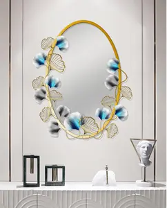 Декоративное настенное зеркало