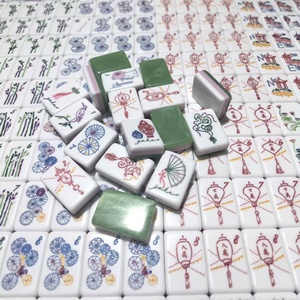 Juego de Mahjong Americano Portátil Ecológico Personalizado con Brillo, Moderno y Lujoso, 166 Fichas de Acrílico, Tablero con Joker Grabado, Juegos de Mesa - Product Image 5