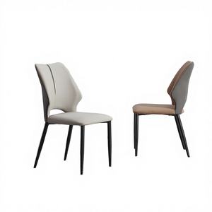 Silla de Comedor Moderna de Alta Gama con Patas de Metal Negro, Respaldo Alto, Tapizada en Cuero PU, Silla de Salón para Apartamento, Respaldo de Roble, para Hoteles y Salas de Estar - Product Image 2