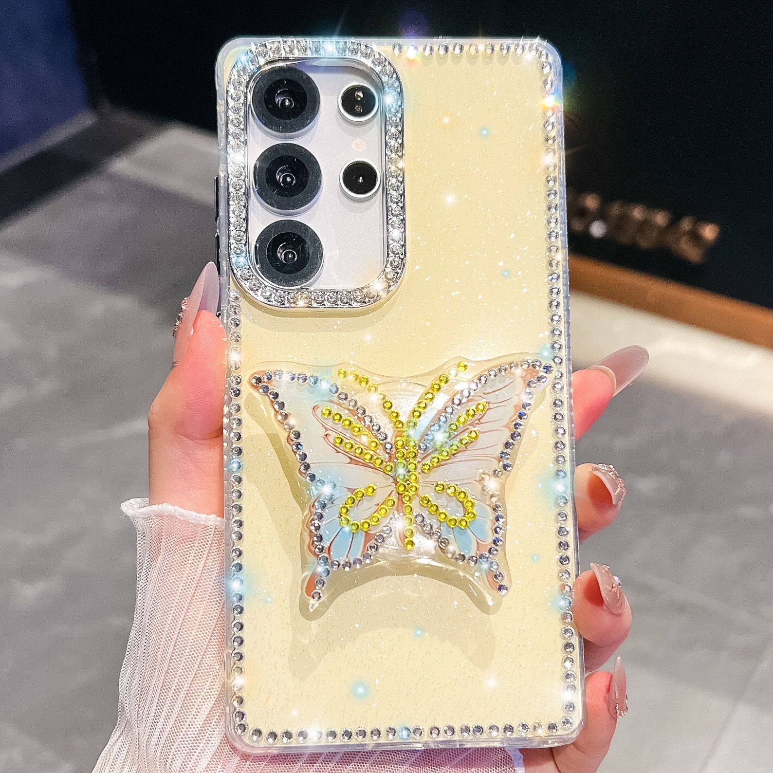 Supporto a farfalla con diamante flash giallo chiaro glitterato