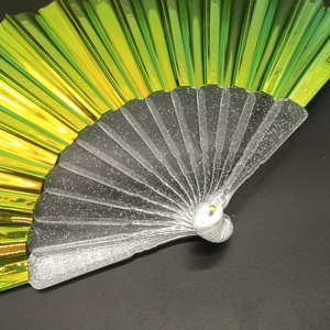 Abanico de Mano Plegable Iridiscente para Festivales, de PVC Brillante Color Rosa Champán, con Diseño Fluido y Fantasía - Product Image 3