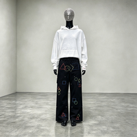 Pantalon cargo rétro brodé uni, coupe droite, avec boucle à la taille, formes géométriques, étiquette en cuir, poches obliques