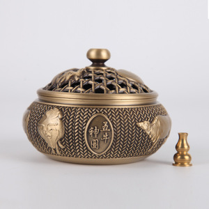 Brûleur d'encens en cuivre artisanal Tongpu avec cinq bœufs, fond plat sculpté, en cuivre pur, pour encens de santal d'intérieur domestique - Product Image 1
