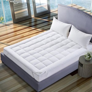 <b>Foldable</b> Non Slip <b>Mattress</b> Topper 1.8m White Polyester Fiber Bamboo Fabric For Home Hotel Dormitory Use - Product Image 1